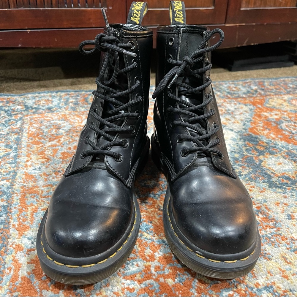 Dr. Marten’s | 1460 WOMEN'S SMOOTH LEATHER LACE UP BOOTS SIZE: 7 - Picture 4 of 10